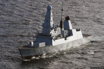 Britaniya HDQ Yəmən sahillərində bir gəminin raketlə vurulduğunu bildirib